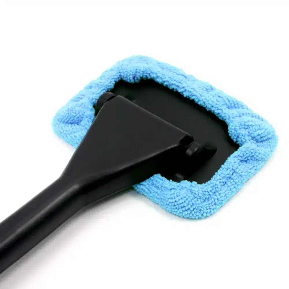Brosse longue manche pour vitres auto 02