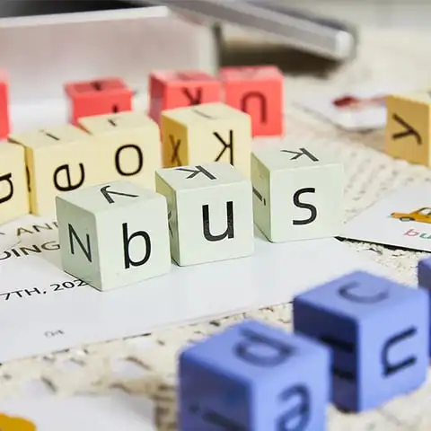 Jeu lettres enfants en bois éducatif