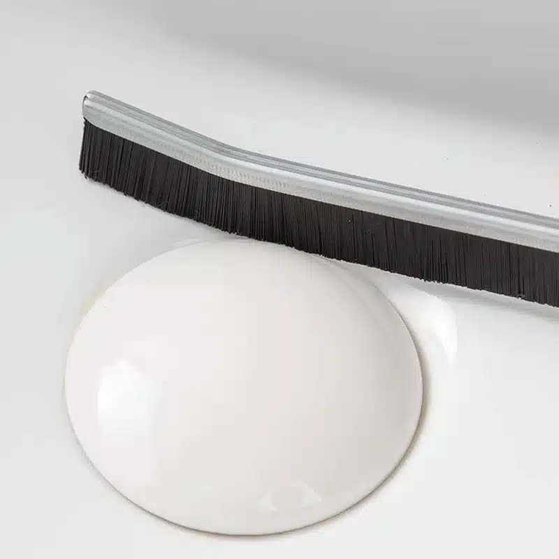 Nettoyeur de crevasses pour salle de bain et cuisine 03
